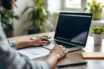 Comment démarrer une activité non salariée : guide complet pour entrepreneurs indépendants